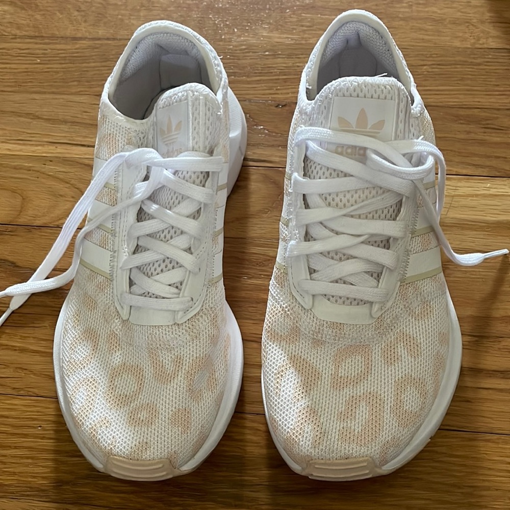 ADIDAS SWIFT RUN SHOES